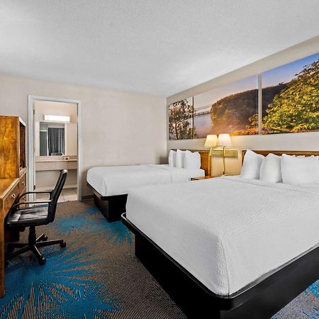 Days Inn By Wyndham Dubuque Dış mekan fotoğraf