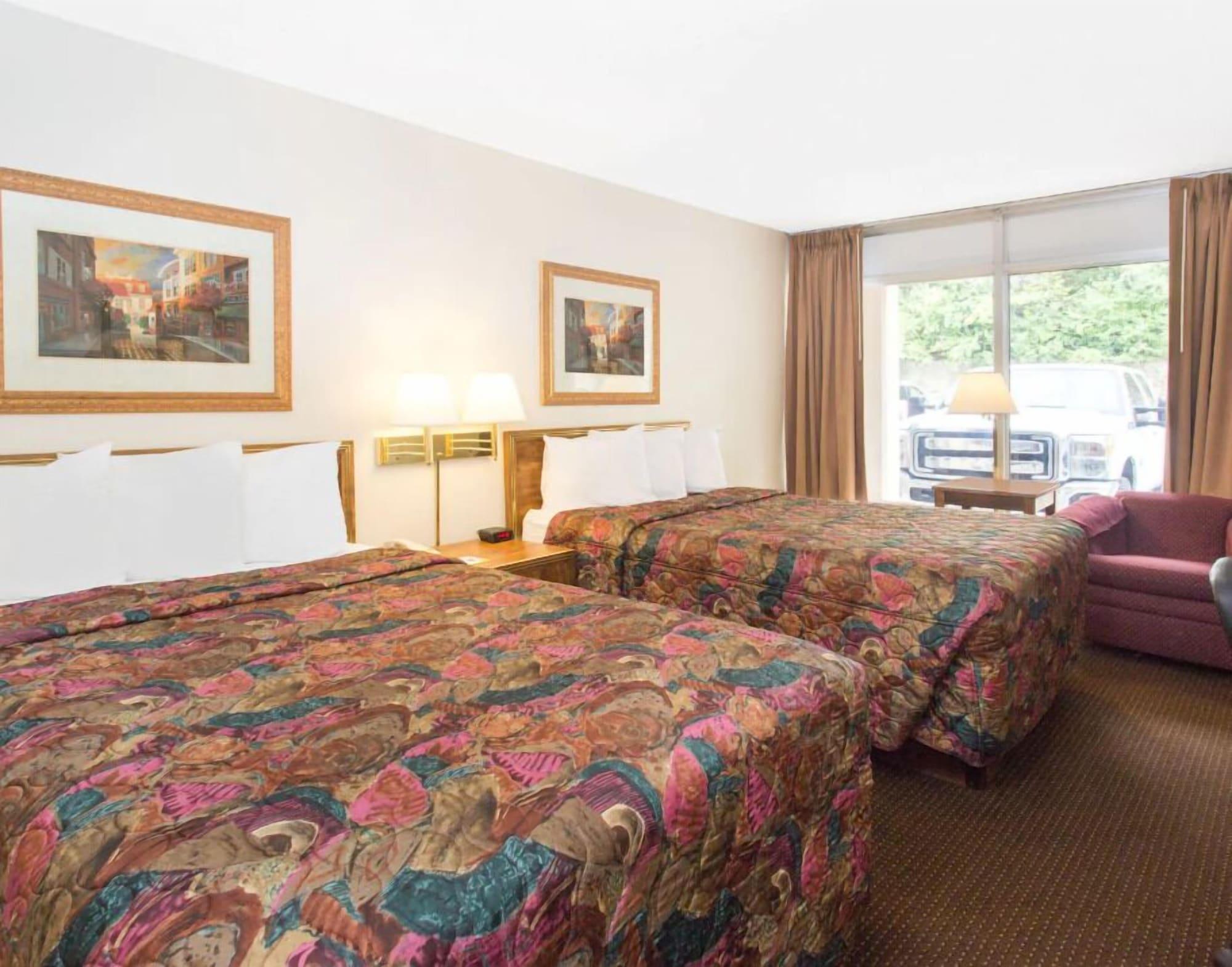 Days Inn By Wyndham Dubuque Dış mekan fotoğraf