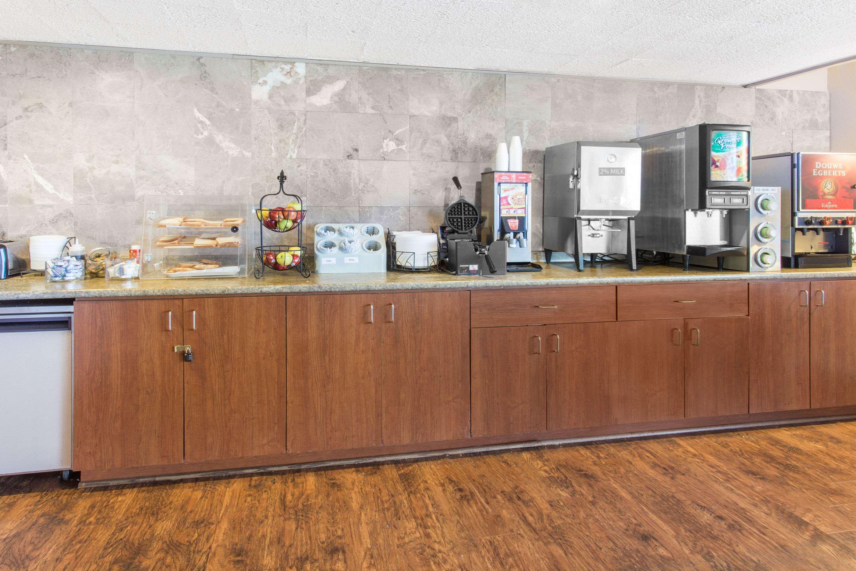 Days Inn By Wyndham Dubuque Dış mekan fotoğraf