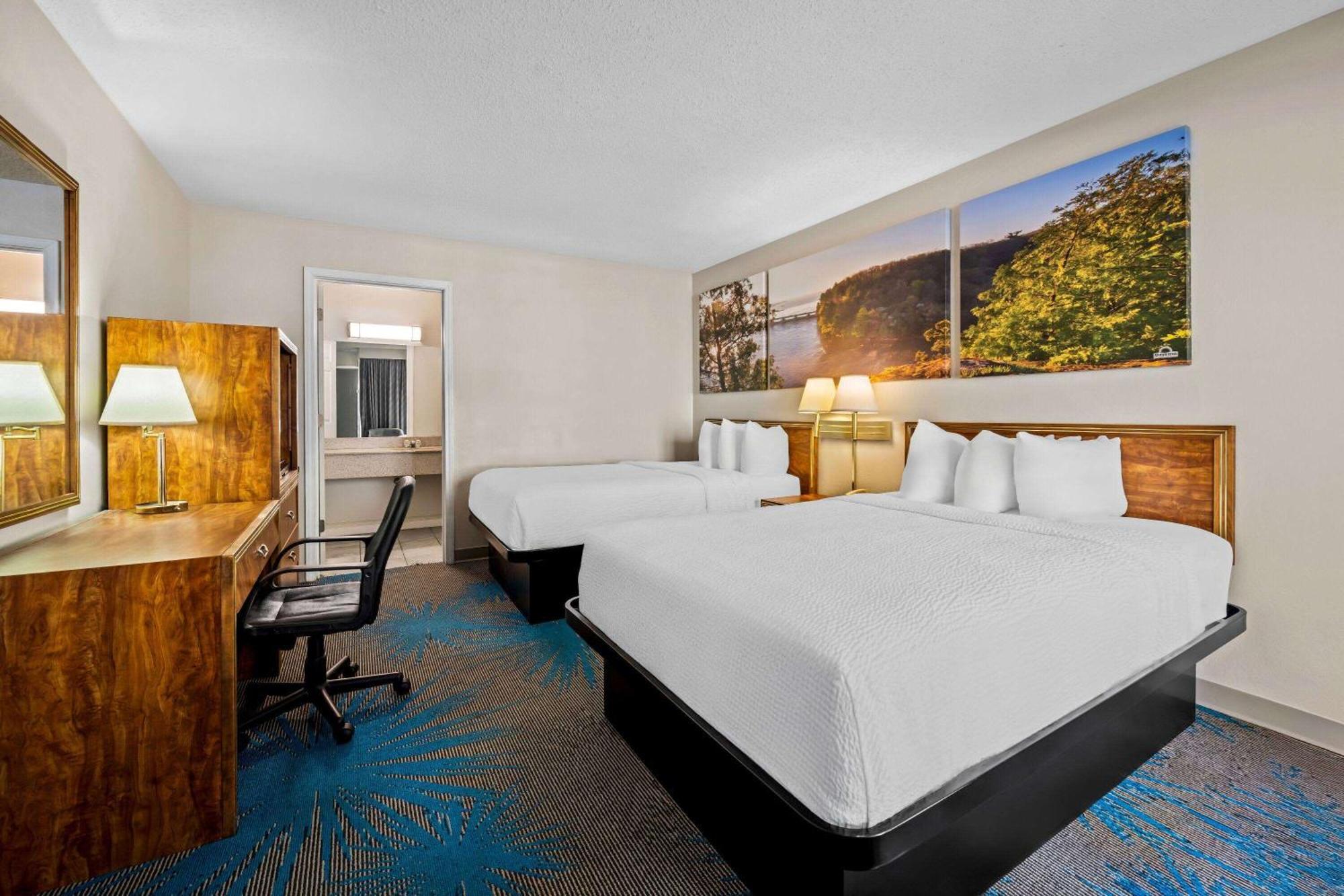 Days Inn By Wyndham Dubuque Dış mekan fotoğraf