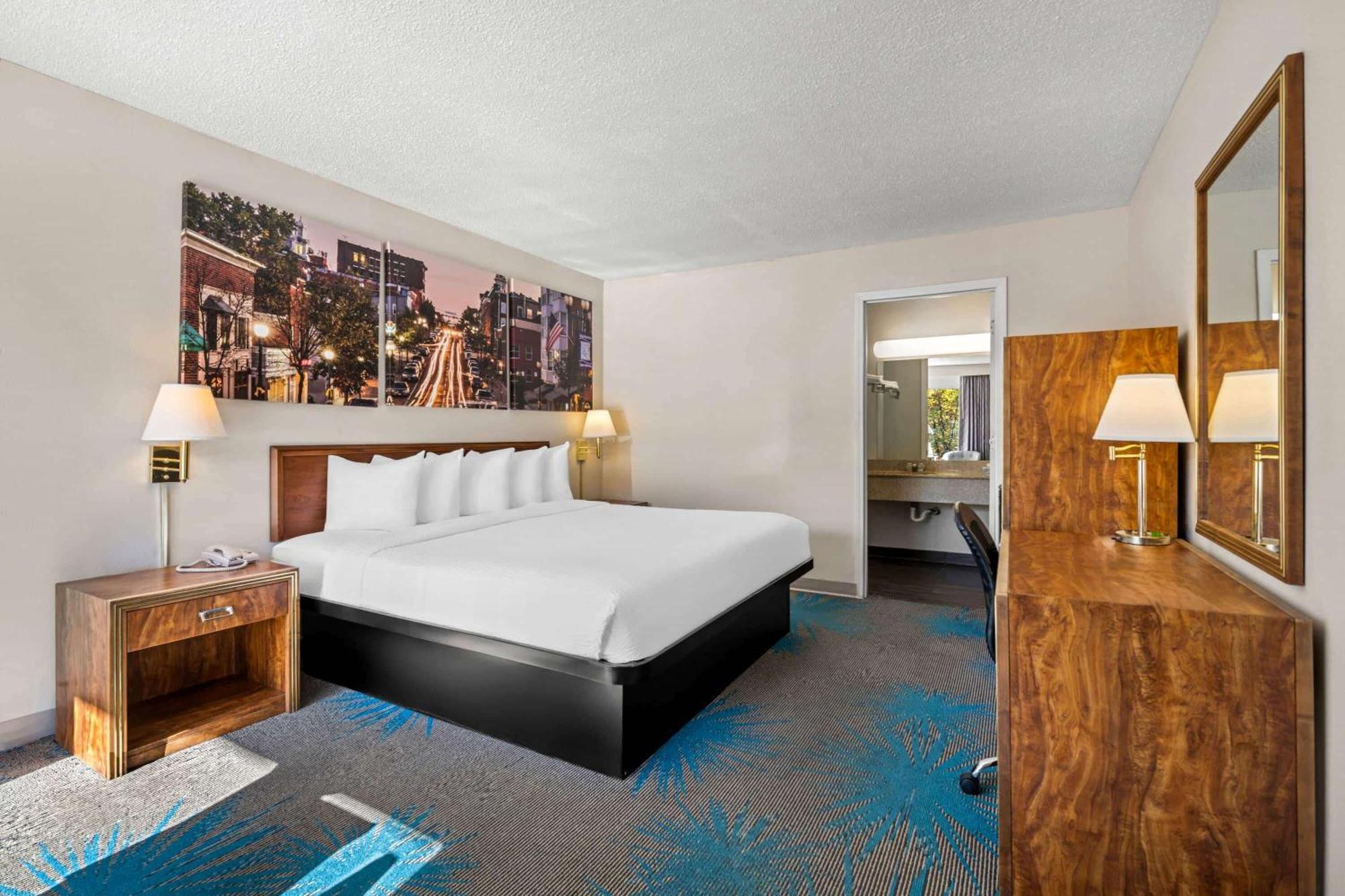 Days Inn By Wyndham Dubuque Dış mekan fotoğraf